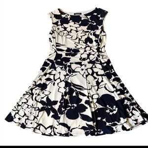 Lauren Ralph Lauren Women's Floral
Jersey A-Line Dress Blue and White‎ Dress